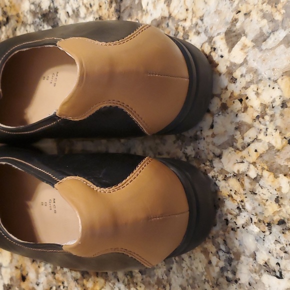 Theresa M. Beautiful loafer Flats with Toe Buckle - Picture 5 of 7